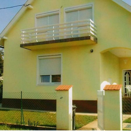Appartement Nora Apartman à Balatonfůzfő Extérieur photo