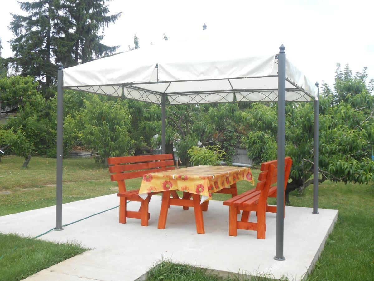 Appartement Nora Apartman à Balatonfůzfő Extérieur photo